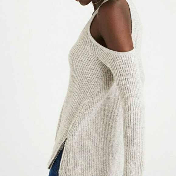 AE cold should sweater - Picture 2 of 4